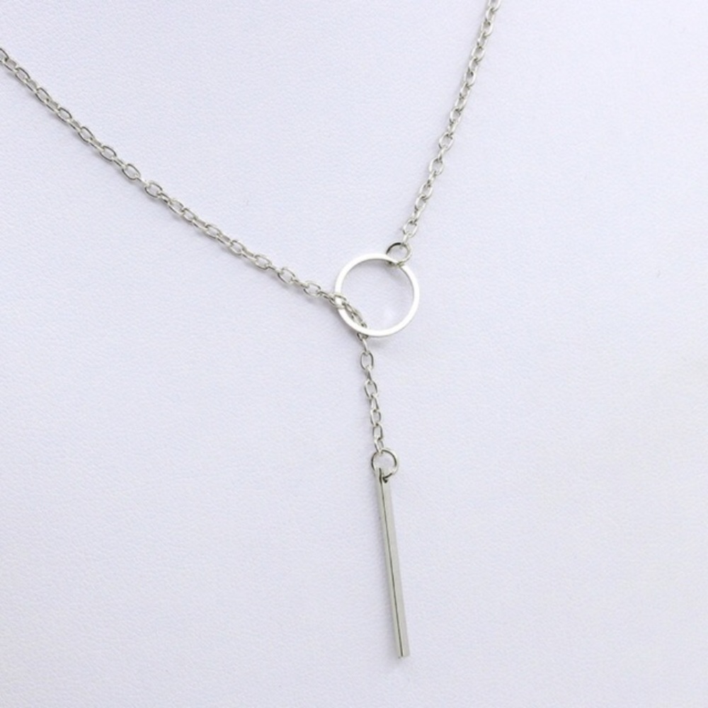 Silver tone circle necklace